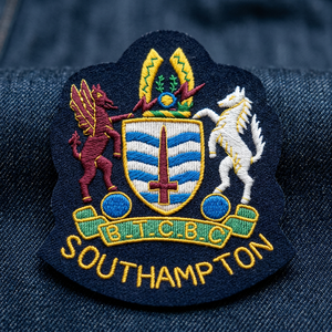 Écusson brodé de Southampton à coudre, badge en tissu de forme irrégulière, design classique pour vêtement - Product Image 6