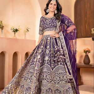 Lehenga de Lujo con Silueta Imperio, Largo hasta el Suelo, con Lentejuelas, Bordado Zari y Decoración de Borlas - Diseño Moderno - Product Image 1