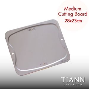 Planche à découper multifonctionnelle en titane pur brevetée TiANN (taille moyenne / finition mate minimaliste) - Product Image 1