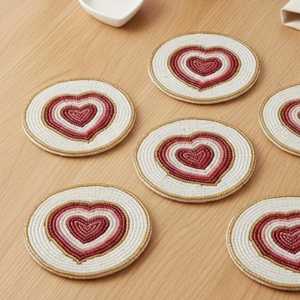 Ensemble de sous-verres en perles blanches crème - Décoration artisanale romantique pour la Saint-Valentin - Product Image 1