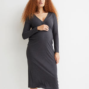 Ensemble haut et short de pyjama pour femme, qualité supérieure, imprimé, col en V, en soie glacée, taille personnalisée - Product Image 1