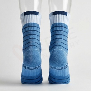 Chaussettes de sport pour hommes, bleues à rayures, tricotées, respirantes, en coton, polyester et élasthanne, style classique, été - Product Image 2