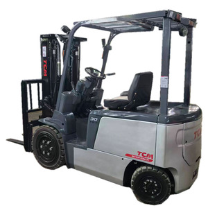 Montacargas Eléctrico TCM de 3 Toneladas de Capacidad con Caja de Cambios de Desplazamiento Lateral, Motor y Altura de Elevación de 4.5 Metros - Product Image 1