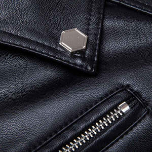 Vestes pour hommes classiques de haute qualité en cuir véritable imperméable et écologique avec logo sur le devant pour un look décontracté et tendance au quotidien - Product Image 3