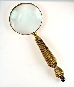 Loupe classique en métal avec grande lentille ronde pour lire les journaux, les étiquettes, les livres et les documents - Product Image 6