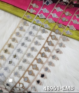 ผ้าลูกไม้ลายเรขาคณิตวินเทจแบบเป็นมิตรกับสิ่งแวดล้อม ปักลายทองหรูหรา ประดับด้วยริบบิ้นซารี สำหรับชุดเลเฮนกาเจ้าสาว - Product Image 3