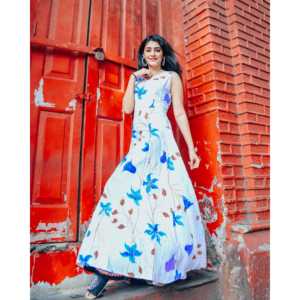 Robe trapèze blanche faite à la main avec imprimé floral bleu, taille empire, taille XS - Product Image 3