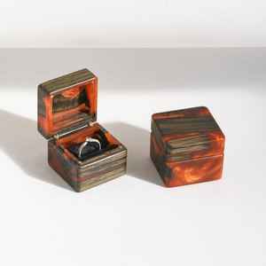 Nouvelle boîte à bijoux en bois au design tendance, finition résine, pour bagues de mariage, boucles d'oreilles et bracelets - Product Image 4