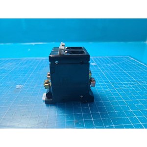 Protecteur de circuit Fuji CP32D CP32D 20A, utilisé comme pièce détachée pour équipement semi-conducteur d'époque - Product Image 2