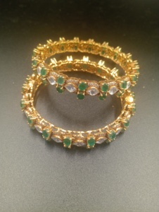 กำไลข้อมือผู้หญิง AMAIRA JEWELS ชุบทองคำขาว ประดับด้วยพลอยดับเบิ้ลสีเขียวและคริสตัลใส ดีไซน์ทันสมัย เหมาะสำหรับเป็นเครื่องประดับหมั้น - Product Image 5
