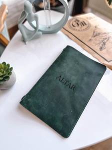 Porta Menús de Cuero de Lujo Premium con Diseño Plegable, Cómodo y Protector para Restaurantes, Cafés, Bares, Hoteles-LMC-0165 - Product Image 5