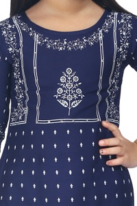 Ensemble Kurta et pantalon palazzo pour filles, fournisseur indien, magnifique tenue ethnique pour festivals, mariages, fêtes et événements familiaux, à vendre. - Product Image 5