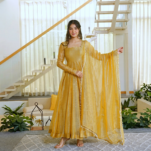 Costume Anarkali Salwar traditionnel exclusif pour femmes, de style indien et pakistanais, disponible au meilleur prix chez Samp Corporation - Product Image 1
