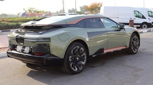 Hi P Hi Z Otro Auto Eléctrico con Tracción en las Cuatro Ruedas, Doble Motor, Batería de Litio, Asientos de Cuero, Llantas R17, Cámara Trasera - Product Image 4