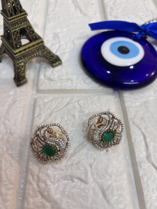 Pendientes de lujo vintage con diseño de pavo real de Amaira Jewels, chapados en oro de 22 quilates, joyería para fiestas y uso diario para mujeres, de la región de Rajasthan. - Product Image 6