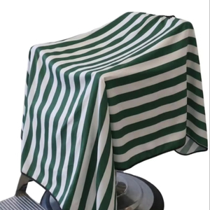 Bata de Barbero Impermeable de Poliéster Verde con Detección de Agujas y Fusión sin Costuras Unisex - Product Image 1