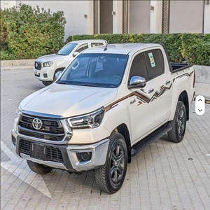 VENTA RÁPIDA Camioneta Hilux SR5 DOBLE CABINA USADA - Product Image 1