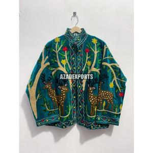 Veste en velours de peau de mouton brodée à la main, écologique, réversible, motif floral vintage, col rabattu, manches longues, pour femme - Product Image 3