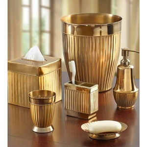 Ensemble d'accessoires de salle de bain 5 pièces en métal noir fait main, style ferme vintage, comprenant un distributeur de savon, une brosse WC, un seau et des articles de rangement - Product Image 2