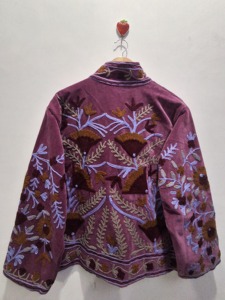 Chaqueta de Terciopelo Bordada a Mano para Mujer 2026, Abrigo Floral Botánico, Prenda Exterior Artesanal, Chaqueta Vintage - Product Image 4