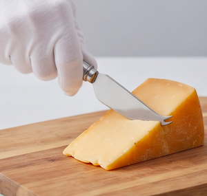 Ensemble de 4 couteaux à fromage en acier inoxydable avec manches en aluminium, fourchette à fromage et spatule pour plateau à fromage - Product Image 5