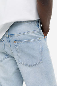 Jean pour homme coupe droite ample en denim délavé à l'acide, avec patchs logo personnalisés, jean évasé de haute qualité, jean déchiré pour homme - Product Image 4