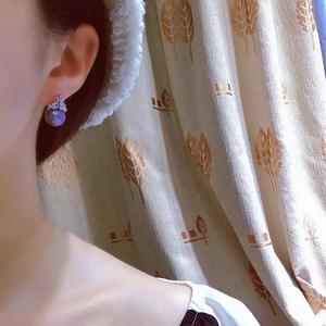 Boucles d'oreilles clous en perles d'eau douce blanches rondes de 6 à 7 mm pour femmes, lumière intense et presque sans défaut, mode simple avec un nœud élégant - Product Image 4