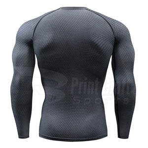Camiseta deportiva transpirable de última tendencia para entrenamiento y jogging, camiseta de capa base para hombre, ecológica y de alta calidad. - Product Image 3