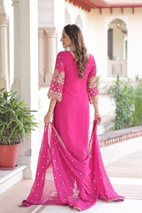 Salwar kameez étnico tradicional indio para ocasiones de boda, ropa elegante para mujer con bordados, corte regular, a bajo precio. - Product Image 2