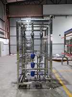 Moderne apparatuur voor de verwerking van smaakvolle sappen voor de productie van gearomatiseerde dranken door middel van meng-, mix- en homogenisatiemachines