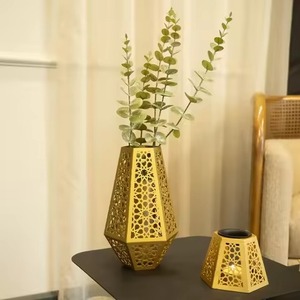 Jarrón de flores metálico decorativo clásico, elegante jarrón floral para decoración de interiores del hogar. - Product Image 3