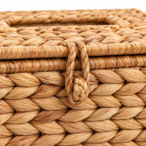 Boîte à mouchoirs rectangulaire rustique en fibres végétales tressées avec couvercle et fermeture à boucle pour l'organisation de la maison - Product Image 4