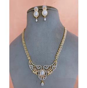 ชุดสร้อยคอพร้อมต่างหูทองเหลืองชุบทองประดับเพชรซิร์คอน ดีไซน์สวยหรู คุณภาพพรีเมียม เหมาะสำหรับงานหมั้น งานแต่งงาน หรือเป็นของขวัญสำหรับผู้หญิง - Product Image 1