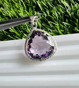 TASBIYA GEMS - Colgante Minimalista de Plata de Ley 925 con Diamantes de Corte Único y Amatista Natural para Mujer, Chapado en Oro y Rodio - Product Image 2