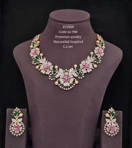 Parure de bijoux de mariée 12608 : Collier et boucles d'oreilles en laiton plaqué imitation saphir avec zircone cubique florale pour mariage et fête - Product Image 1