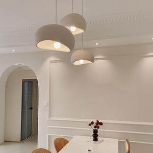 Muebles de restaurante elegantes con colgante geométrico de ratán ligero - Product Image 3