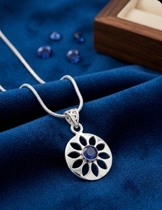 สร้อยคอจี้คุณภาพดี ราคาสุดคุ้ม สำหรับผู้หญิง สร้อยคอและจี้รูปไม้กางเขน จี้โครเมี่ยมฮาร์ทส์ ทำด้วยมือ - Product Image 1