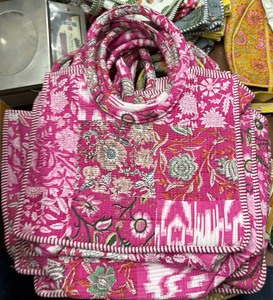 Bolso de Hombro Acolchado Hecho a Mano con Diseño de Patchwork – Bolso Tote de Tela Floral Colorida para Mujer, Bolso Ligero y Reutilizable para Uso Diario - Product Image 2