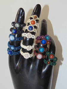 Lot de bagues en macramé faites à la main - Bijoux bohèmes de fiançailles en pierres précieuses naturelles certifiées IGI - Fournisseur en gros Inde |   Mangalmay - Product Image 3