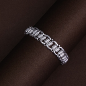 Bracelet chaîne en argent fin rhodié de qualité supérieure, léger, unisexe, bijou de mode pour un style de vie moderne et les événements quotidiens - Product Image 1
