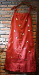 Robe longue rouge sans manches à fines bretelles, broderie florale, boutonnée sur le devant, coupe ample décontractée, tissée, taille naturelle, pour l'été - Product Image 3