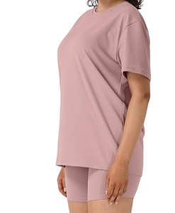 Ensemble court athlétique pour femme, haut et short de sport confortables, tenue décontractée active, ensemble court à épaules dénudées, vente en gros - Product Image 4