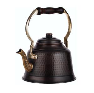 Bouilloire à thé en cuivre noir mat martelé avec poignée en bois, capacité pour cuisines minimalistes et intérieurs rustiques, à prix de gros - Product Image 1