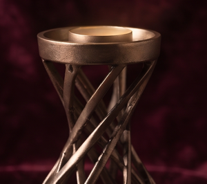 Candelabro Decorativo de Metal Estilo Industrial Chic con Diseño de Reloj de Arena Retorcido y Base de Pilar, Diseño de Estructura Abierta para Mesa - Product Image 4
