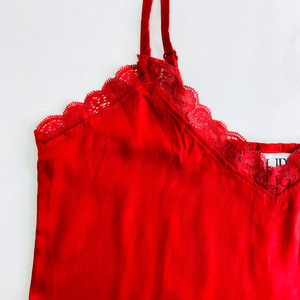 ชุดนอนผ้าซาตินสีแดงร้อนแรงสำหรับผู้หญิง แขนกุด สั้น สบาย เซ็กซี่ ชุดนอนสองชิ้น - Product Image 2