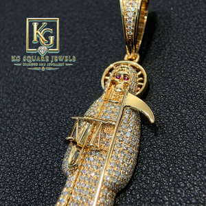Collier pendentif Santa Muerte plaqué or 18 carats avec moissanite micro-incrustée, style vintage hip-hop/rock, cadeau bijou - Product Image 1