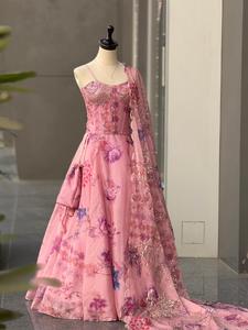 Blusa de organza Gmy con bordado de diseñador y lentejuelas, con lehenga estampada digitalmente y conjunto de dupatta estampado digitalmente. - Product Image 5