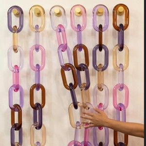 Décoration murale personnalisable en résine peinte à la main, design Art Déco écologique, maillons de chaîne de grande taille, options multicolores claires pour salon - Product Image 5