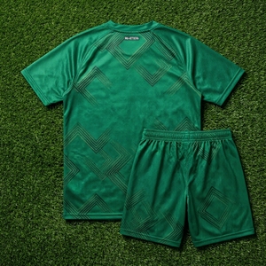 Ensemble d'uniformes de football vert personnalisé, motif géométrique, maillot de football, shorts, chaussettes, vêtements de sport d'équipe - Product Image 6