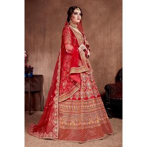Lehenga Choli brodé de couleur rouge flatteuse, vêtements de mariée de créateur par Zeel Clothing - Product Image 4